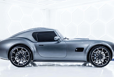 Legenda se vrací ve velkém stylu: AC Cobra GT Coupe přiváží sílu V8 i carbon
