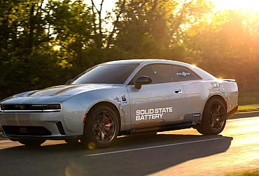 Tohle může změnit elektromobily. Dodge Charger EV dostal experimentální baterii