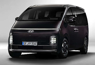 Hyundai Staria přijíždí jako elektromobil. Obří rodinný van láká na 800 V, devět míst a rychlé nabíjení