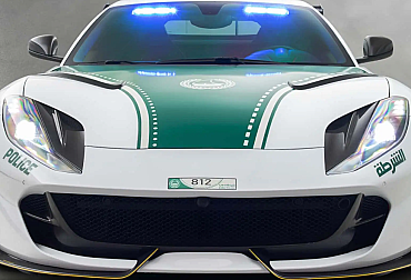 Dubajská policie má nové Ferrari od Mansory. Má 800 koní a není tu hlavně kvůli honičkám