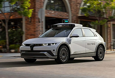 Hyundai našel lék na zpomalení elektromobilů. Místo řidičů chce prodávat auta robotickým taxíkům