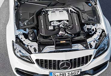 Mercedes couvá. Přiznává, že podcenil fanoušky osmiválců — a naznačuje návrat V12