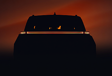 Toyota láká na tajemné nové SUV: Hranatý design, široké boky a možná elektrická budoucnost