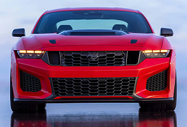 Král je zpět: Benzínový Ford Mustang v prodejích drtí elektrický Mach-E