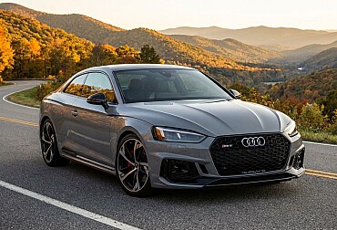 Tuhost, komfort, baterie: Proč moderní RS5 váží jako tank