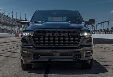 Stellantis prodělal 26 miliard dolarů. A teď vsází na Jeep a V-8