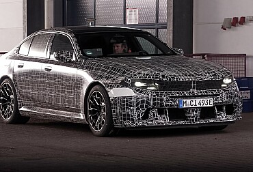 Nové BMW M5 bylo přistiženo při testech. Pod maskováním skrývá výraznou proměnu