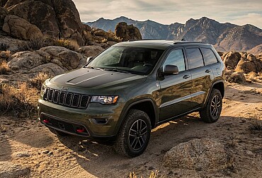 Jeep chystá comeback Trailhawku. Grand Cherokee bude znovu drsnější