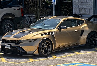 Ford Mustang GTD v královském stylu: Šéf Multimaticu ukázal výjimečně zlatý kus