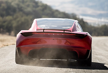 Roadster po letech mlčení? Tesla znovu probouzí sen o elektrickém supersportu