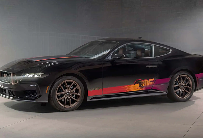 Ford oživil základní Mustang. EcoBoost dostal retro edici s bronzovými koly a výraznou grafikou