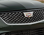 Konec spalováků se&nbsp;nekoná. Cadillac chystá nový benzinový model