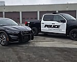 Policie vytáhla do&nbsp;ulic elektrický Mustang a&nbsp;F-150 Lightning. Teď sleduje, co&nbsp;vydrží