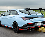 Hyundai Elantra N&nbsp;TCR Edition dorazí za&nbsp;překvapivou cenu a&nbsp;míří přímo na&nbsp;Civic Type R